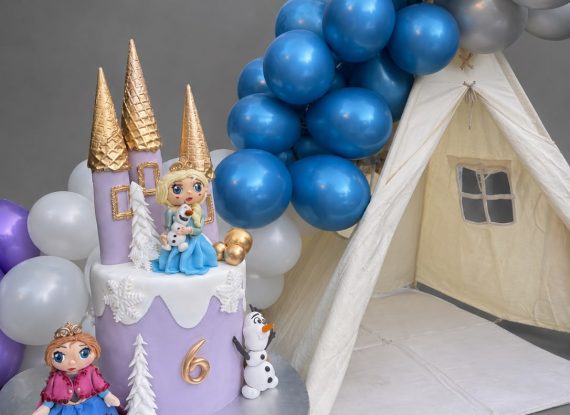 Frozen Princess Castle Taart