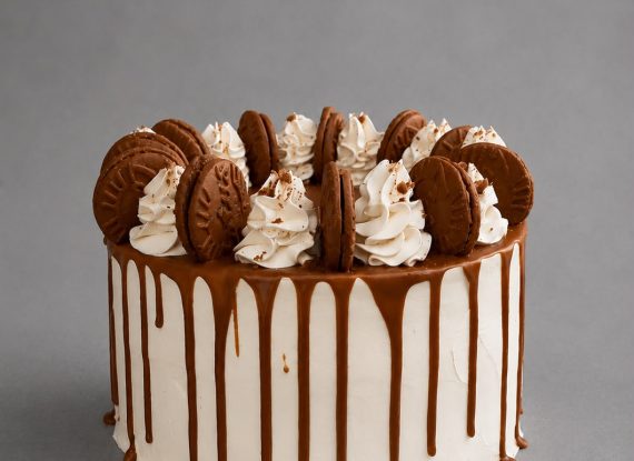 Lotus Biscoff Drip Cake