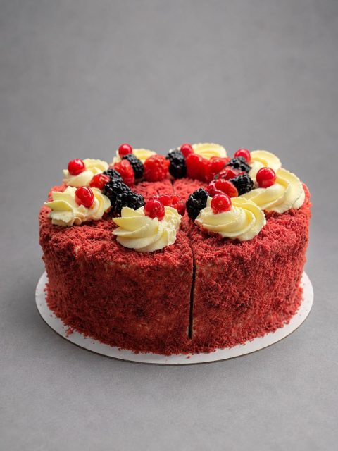 Luxe Red Velvet Bosvruchten Taart
