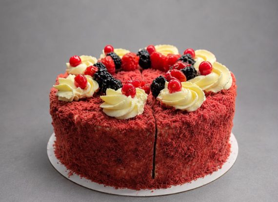 Luxe Red Velvet Bosvruchten Taart